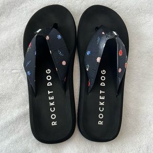 Rocket Dog memory foam flip flops, new